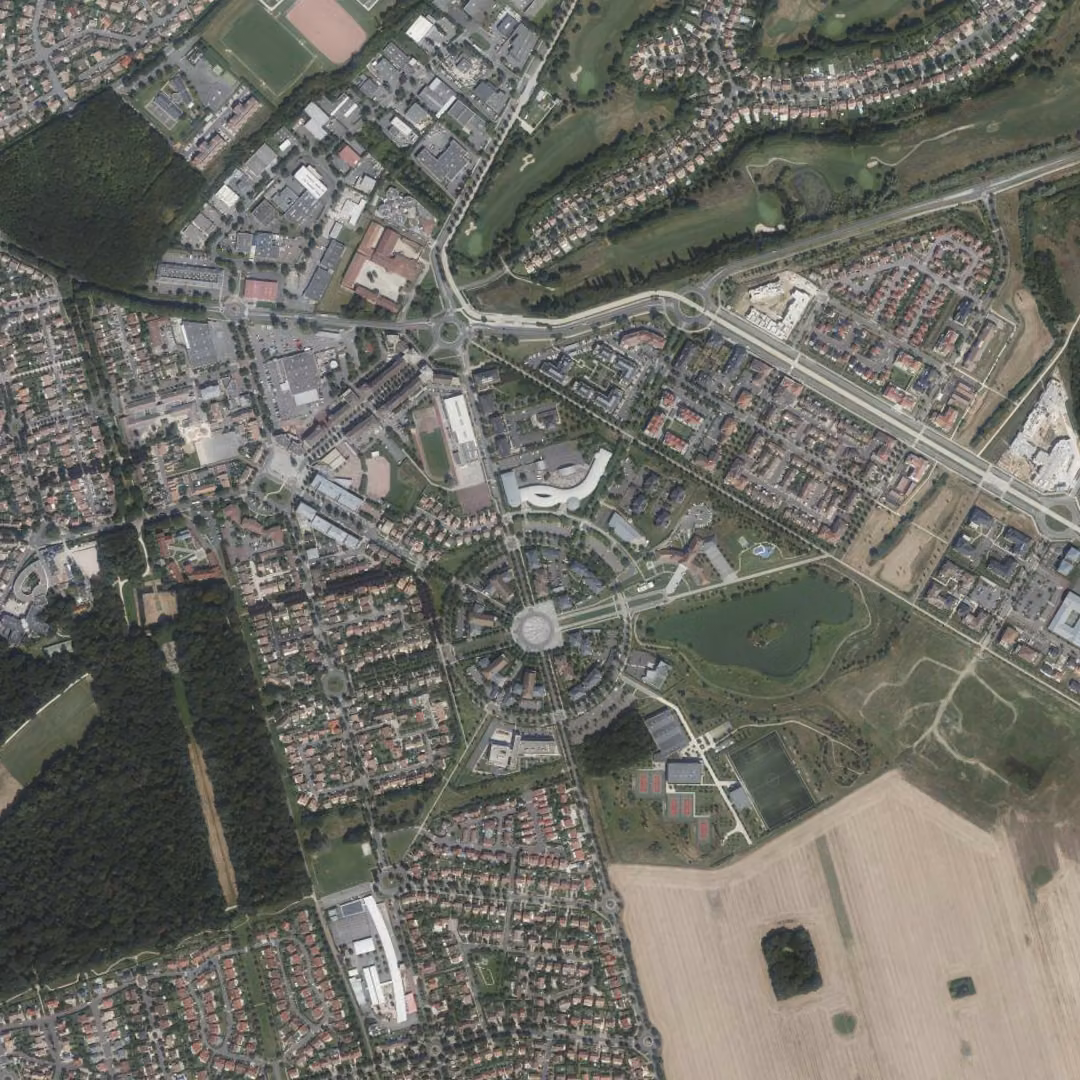 Saint-Pierre-du-Perray aujourd'hui, le centre vu du ciel