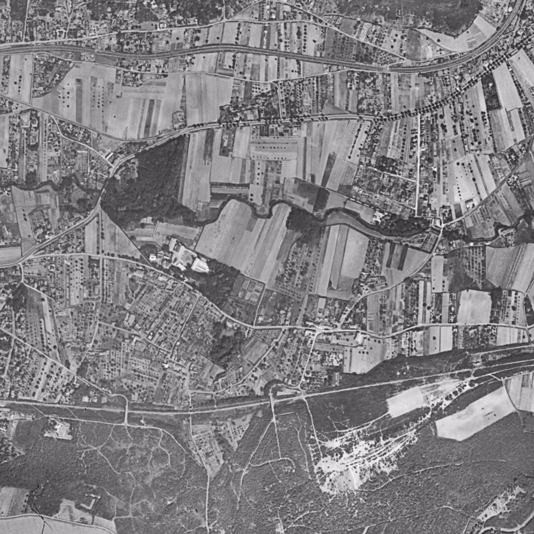 Villebon-sur-Yvette en 1949, le centre vu du ciel, au même cadrage
