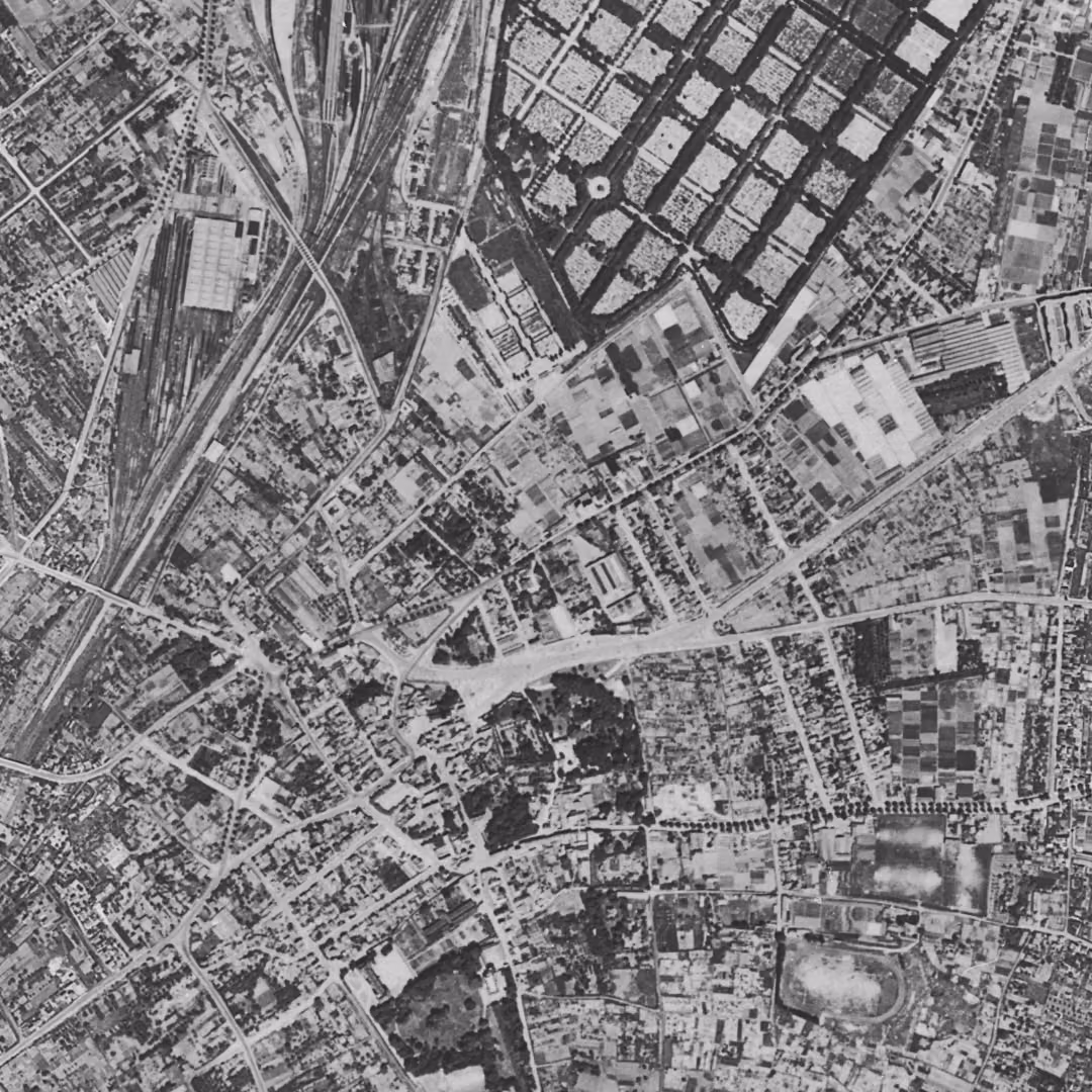 Bagneux en 1949, le centre vu du ciel, au même cadrage
