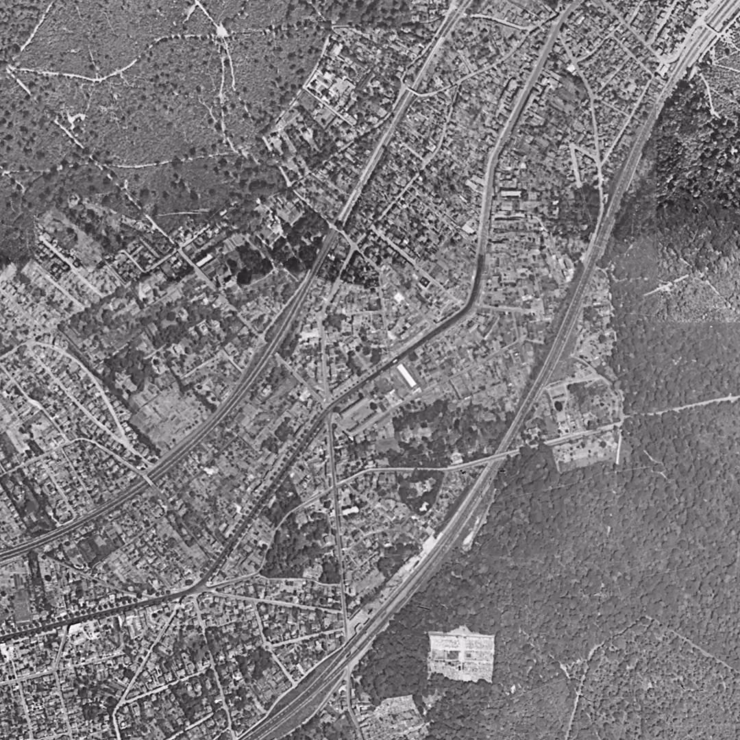 Chaville en 1949, le centre vu du ciel, au même cadrage