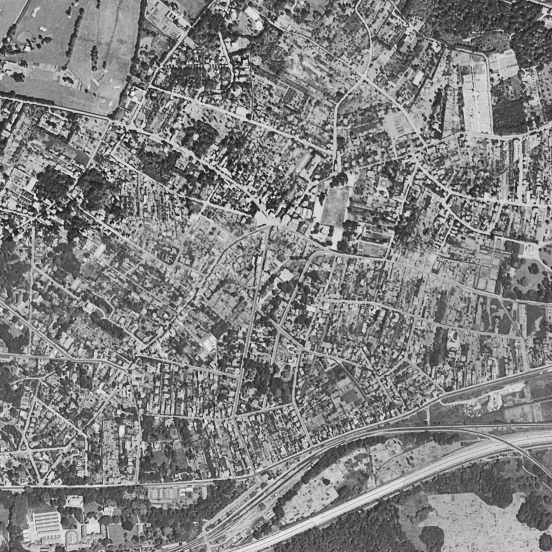 Garches en 1949, le centre vu du ciel, au même cadrage