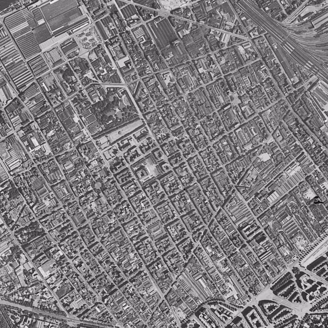Levallois-Perret en 1949, le centre vu du ciel, au même cadrage