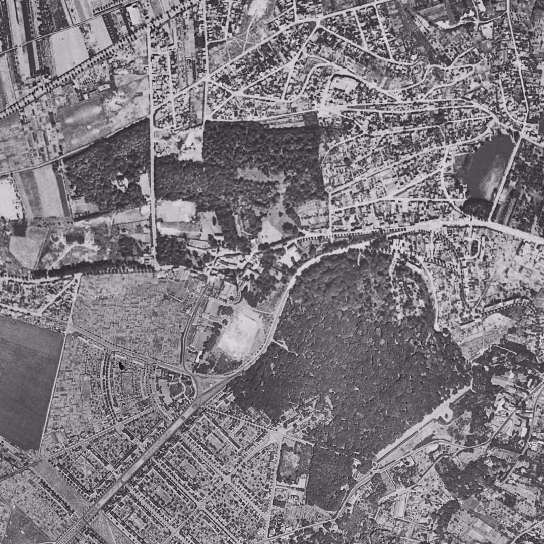 Le Plessis-Robinson en 1949, le centre vu du ciel, au même cadrage