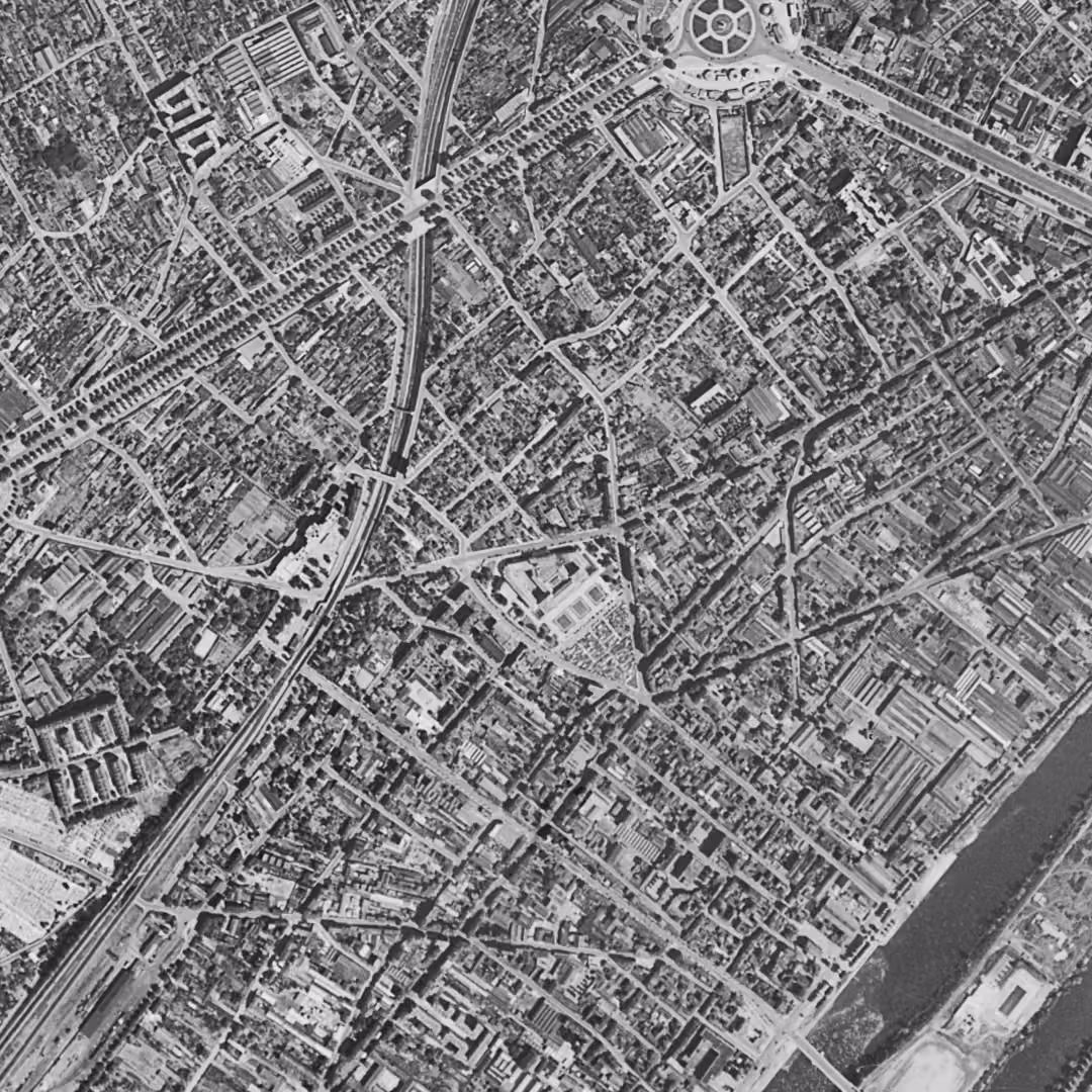 Puteaux en 1949, le centre vu du ciel, au même cadrage