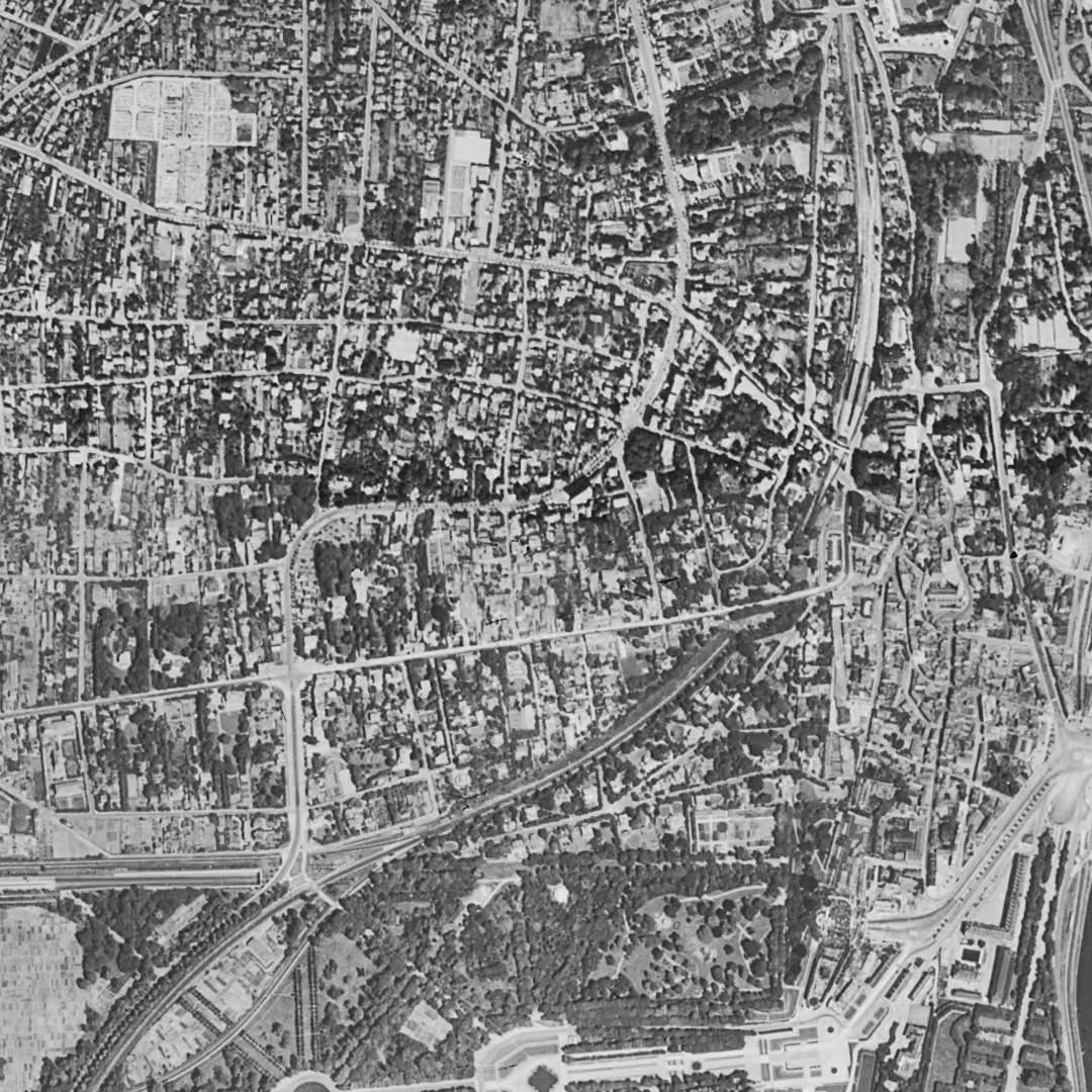 Saint-Cloud en 1949, le centre vu du ciel, au même cadrage
