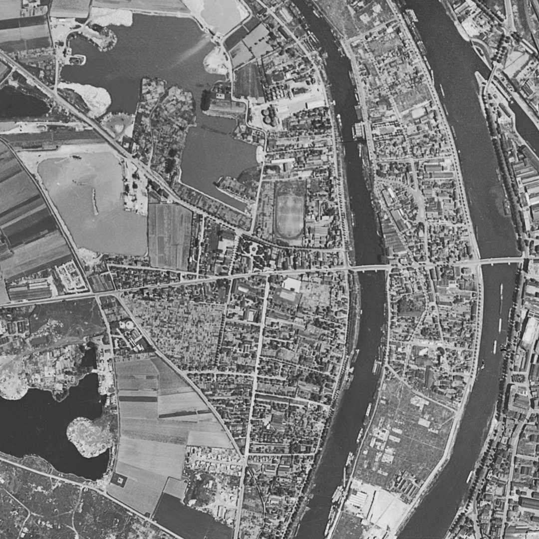 Villeneuve-la-Garenne en 1949, le centre vu du ciel, au même cadrage