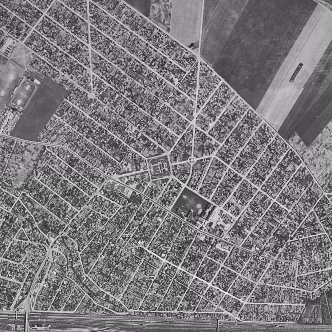 Le Blanc-Mesnil en 1949, le centre vu du ciel, au même cadrage