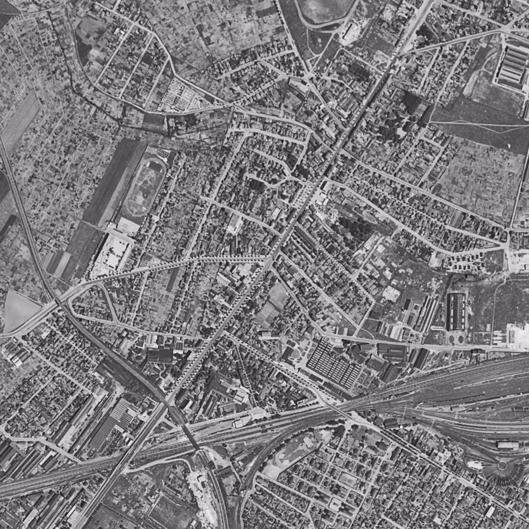 Le Bourget en 1949, le centre vu du ciel, au même cadrage