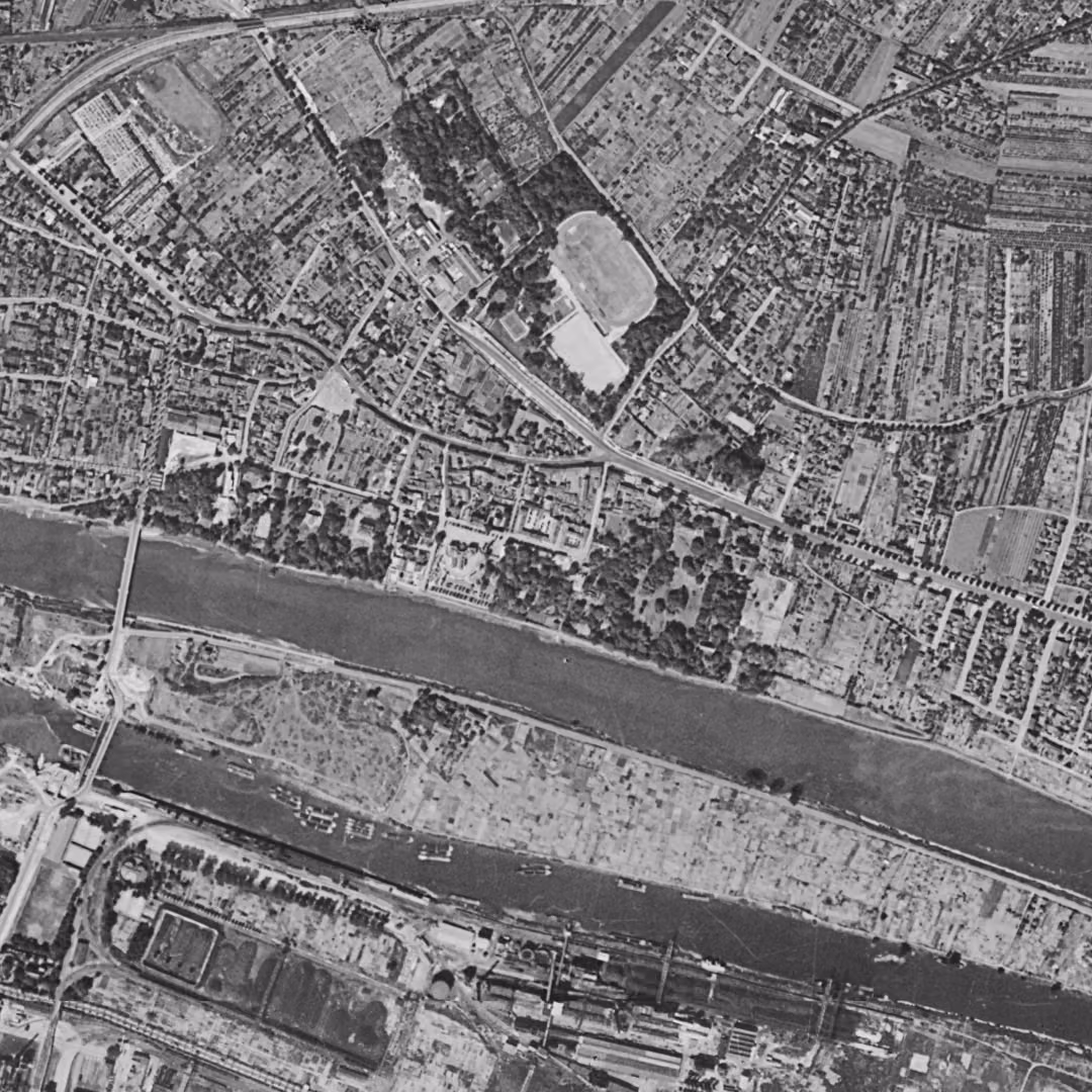 Épinay-sur-Seine en 1949, le centre vu du ciel, au même cadrage