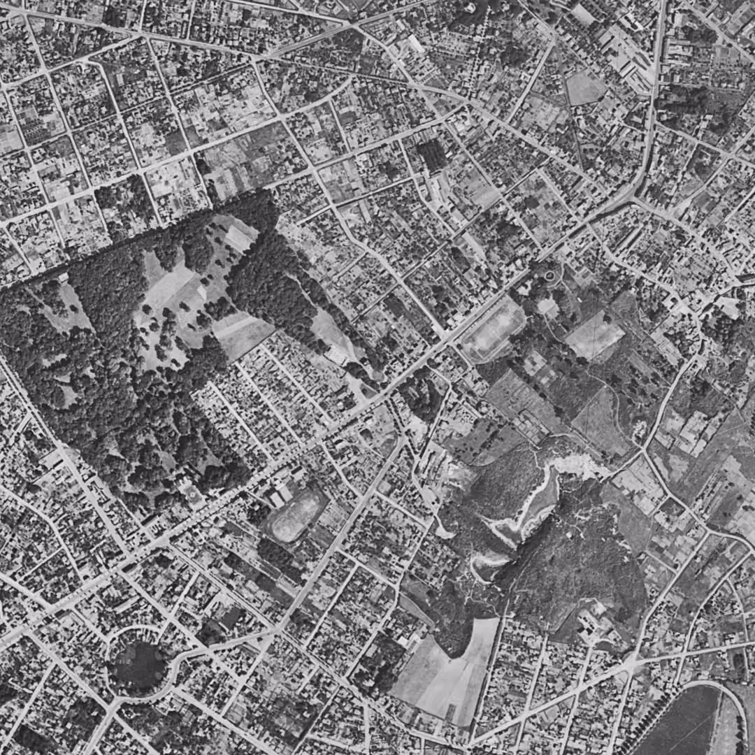Livry-Gargan en 1949, le centre vu du ciel, au même cadrage
