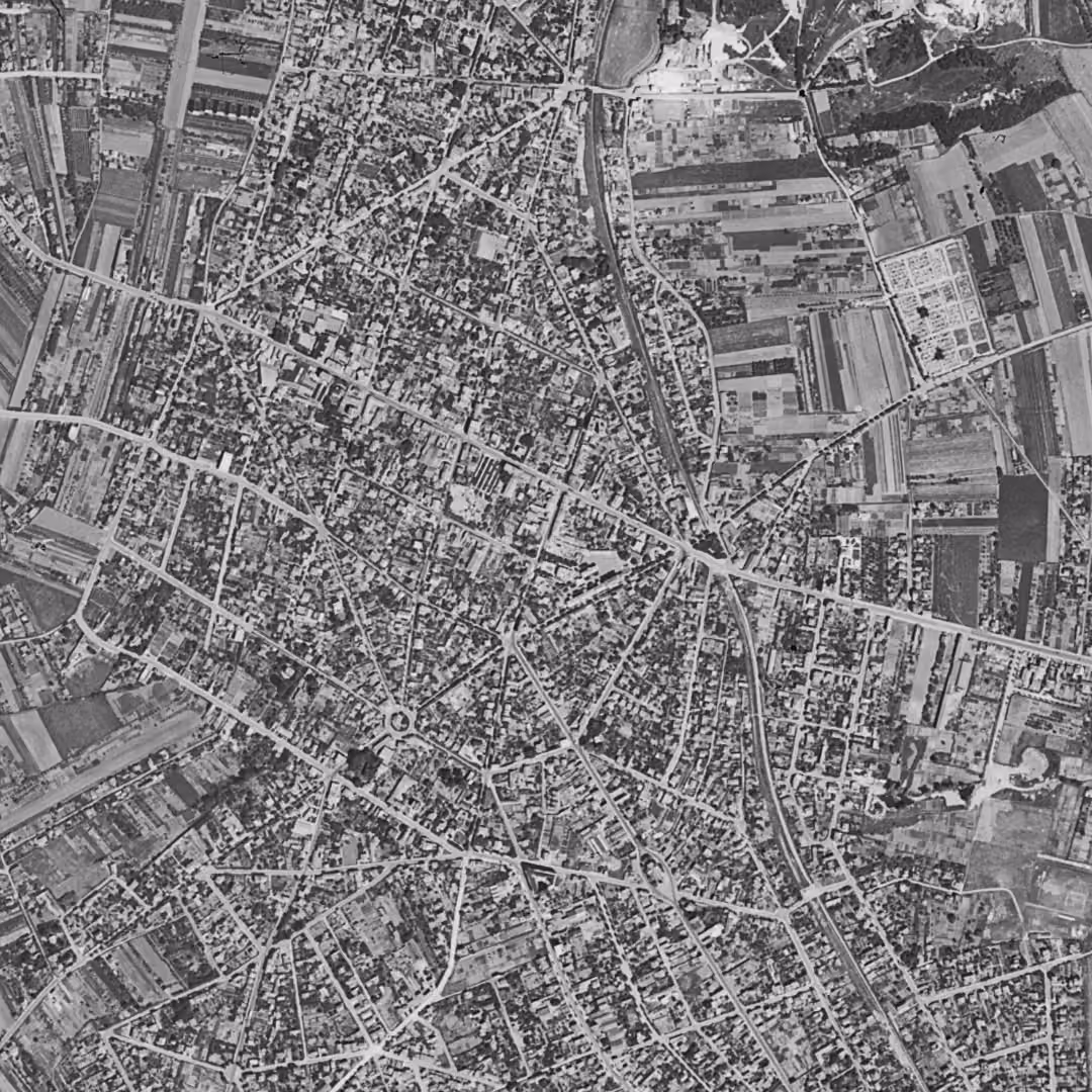 Neuilly-Plaisance en 1949, le centre vu du ciel, au même cadrage