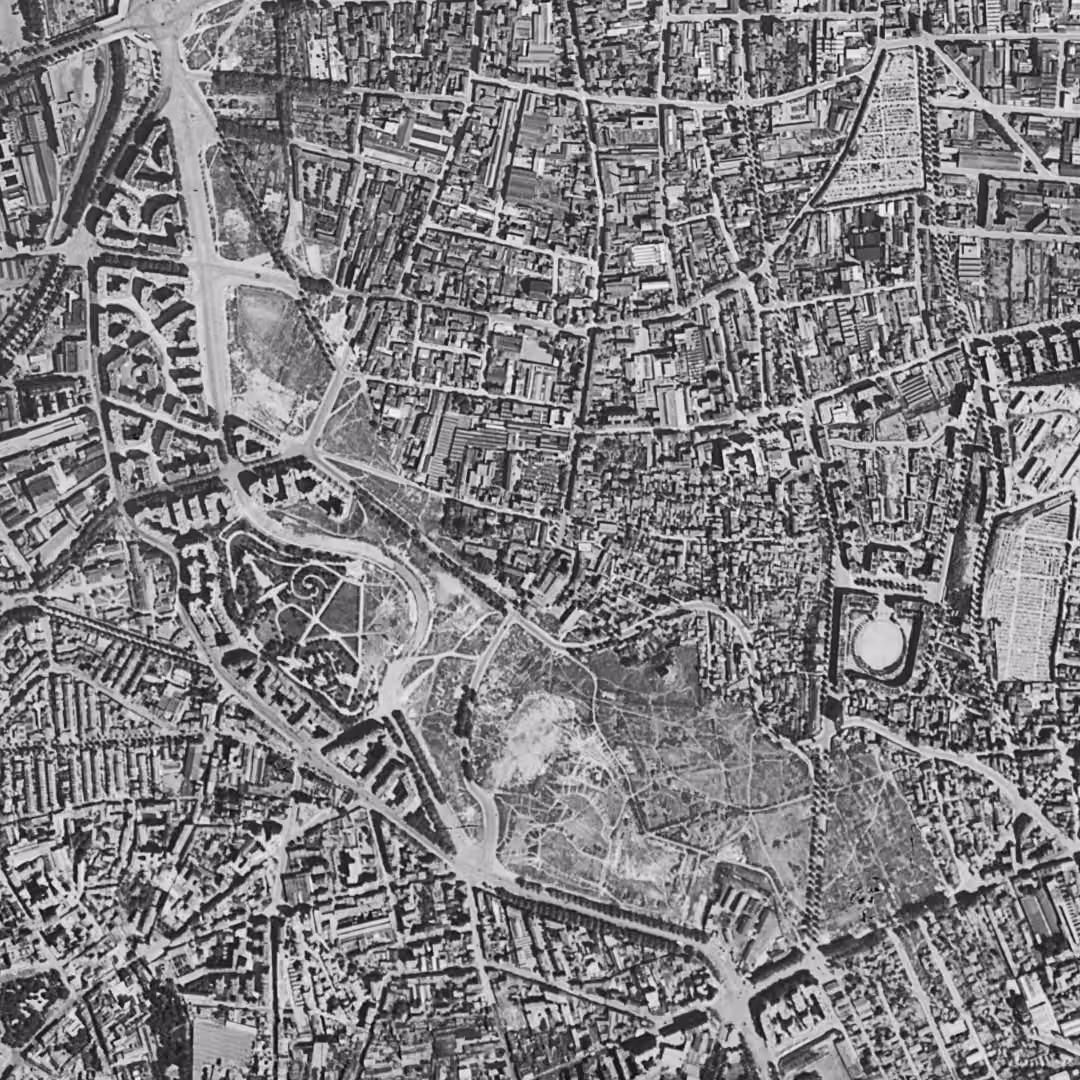 Le Pré-Saint-Gervais en 1949, le centre vu du ciel, au même cadrage