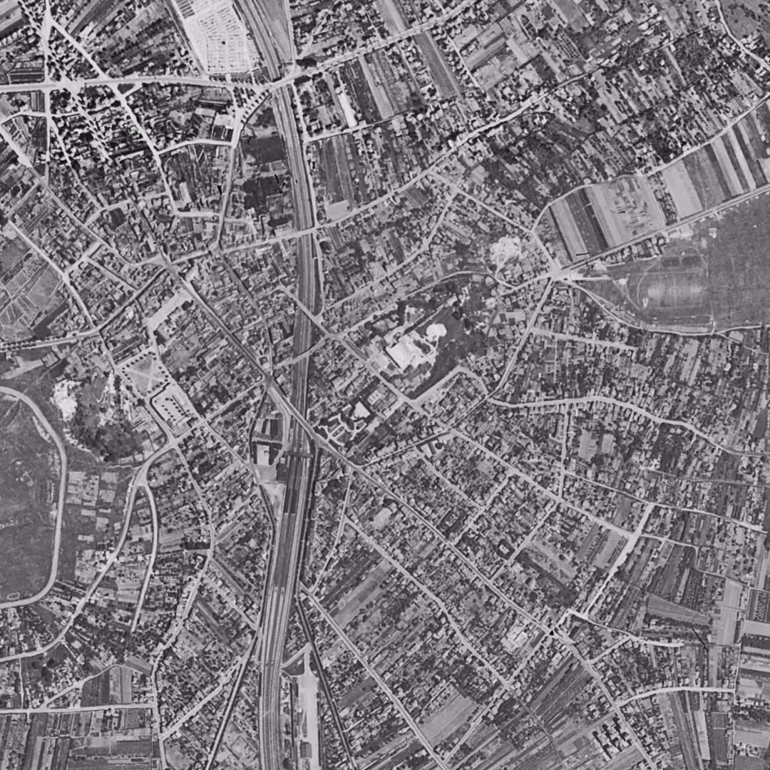 Rosny-sous-Bois en 1949, le centre vu du ciel, au même cadrage