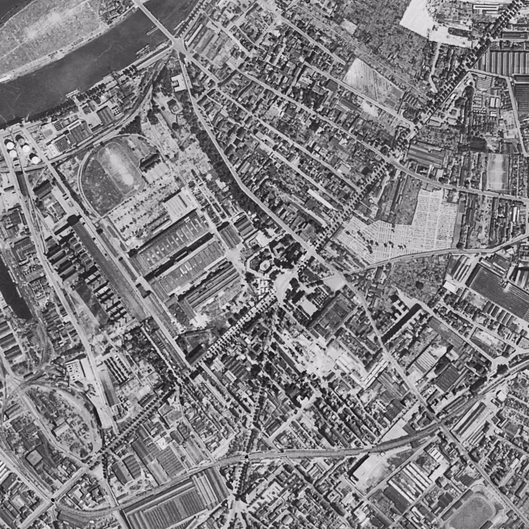 Saint-Ouen-sur-Seine en 1949, le centre vu du ciel, au même cadrage