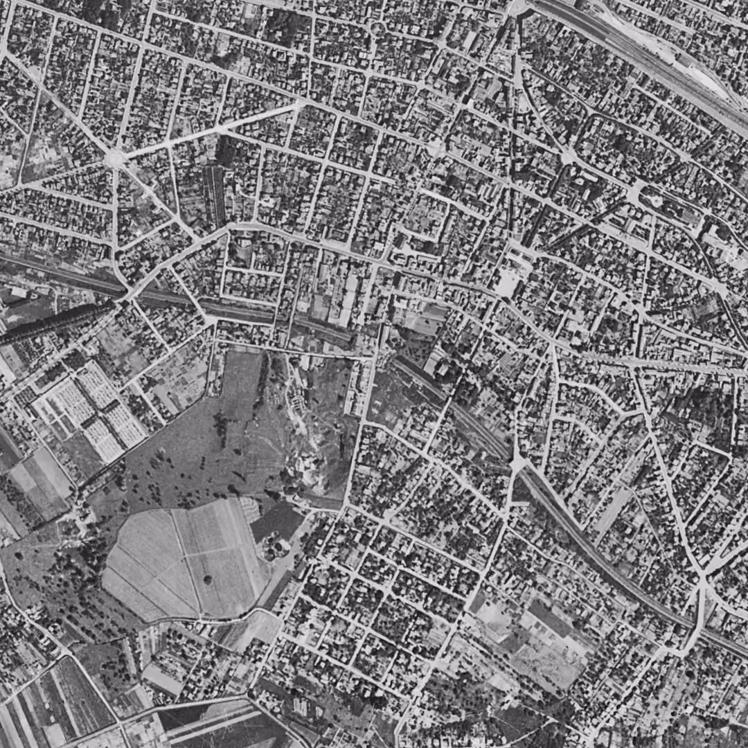 Villemomble en 1949, le centre vu du ciel, au même cadrage