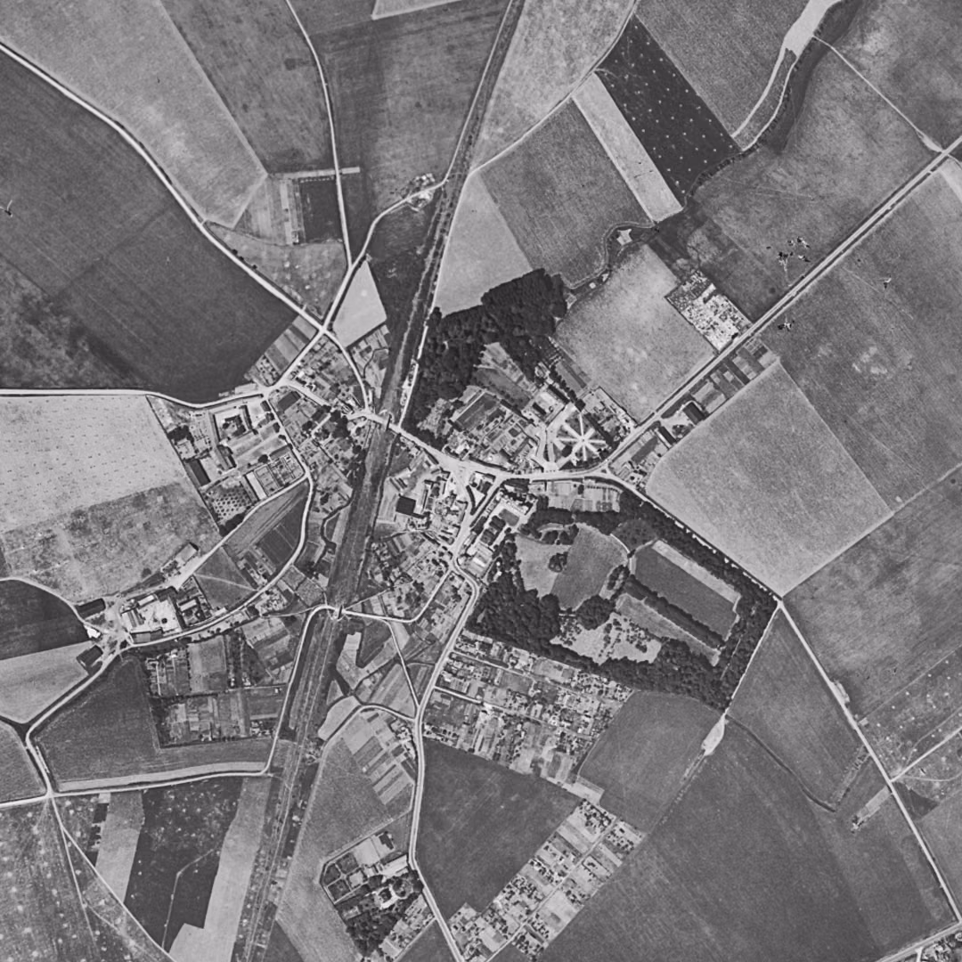 Villepinte en 1949, le centre vu du ciel, au même cadrage