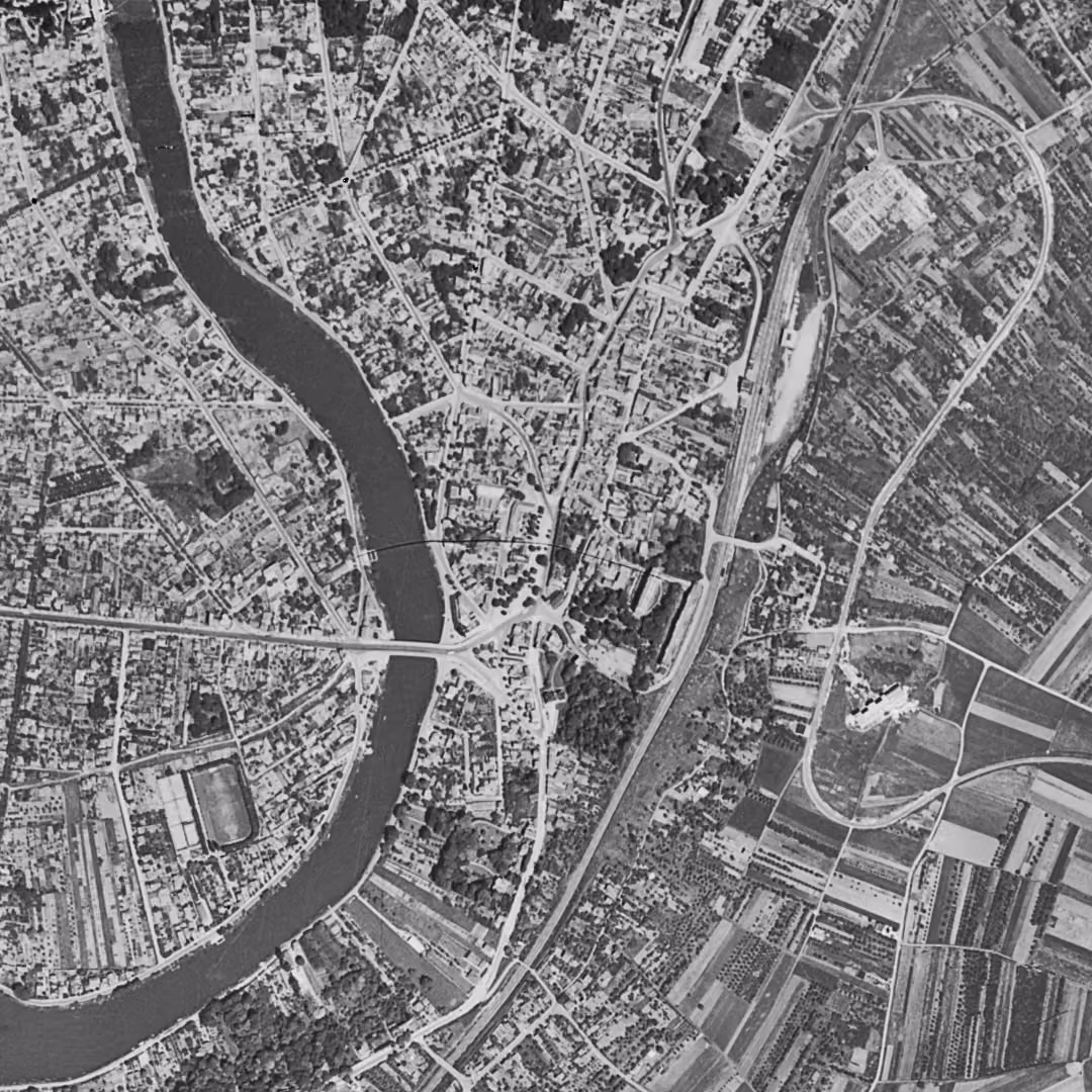 Bry-sur-Marne en 1949, le centre vu du ciel, au même cadrage