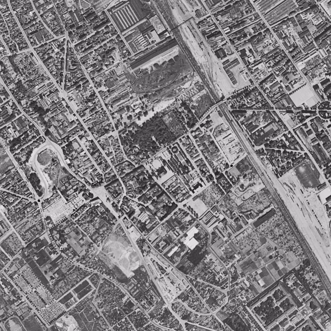 Ivry-sur-Seine en 1949, le centre vu du ciel, au même cadrage