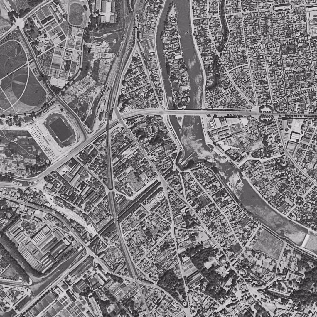 Joinville-le-Pont en 1949, le centre vu du ciel, au même cadrage