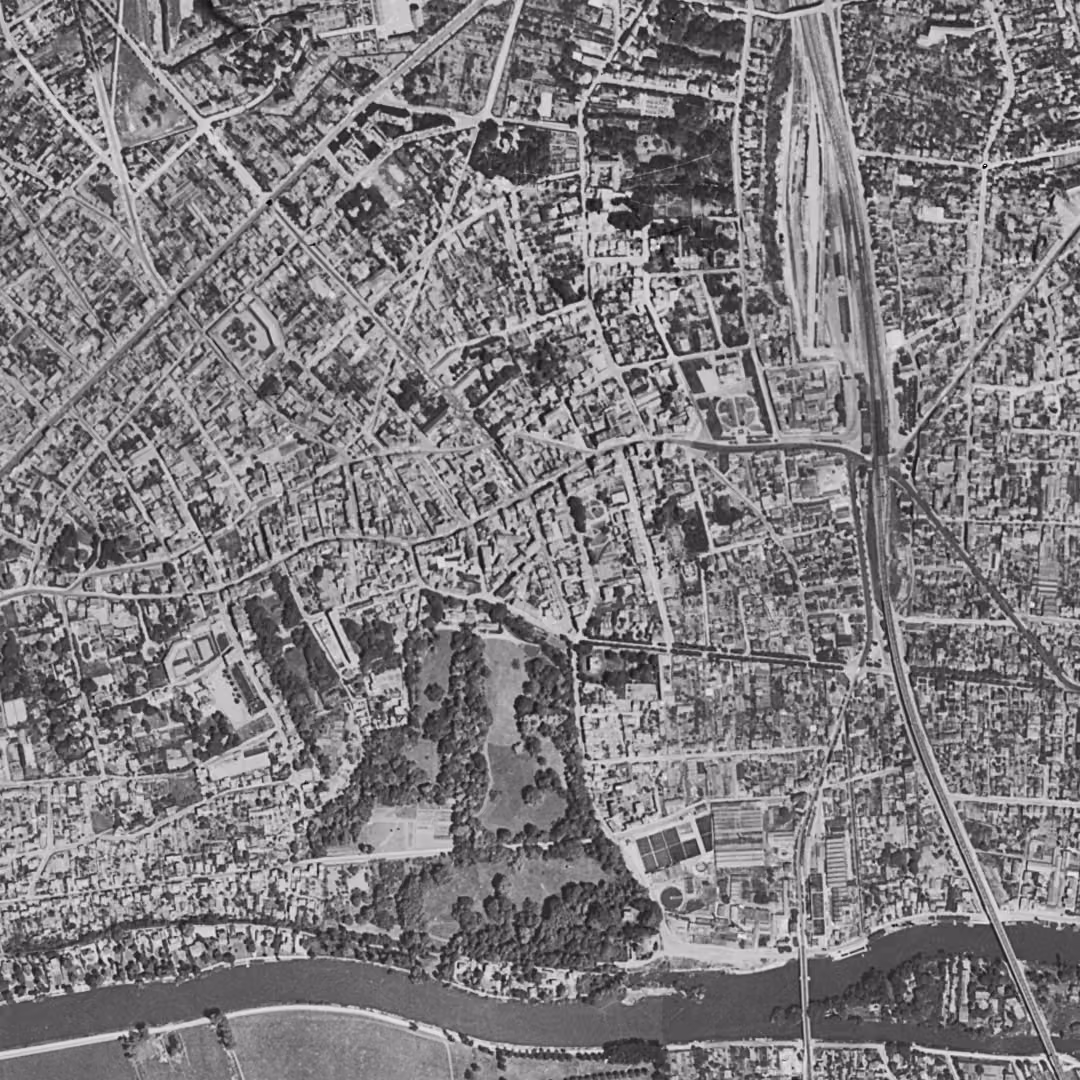 Nogent-sur-Marne en 1949, le centre vu du ciel, au même cadrage