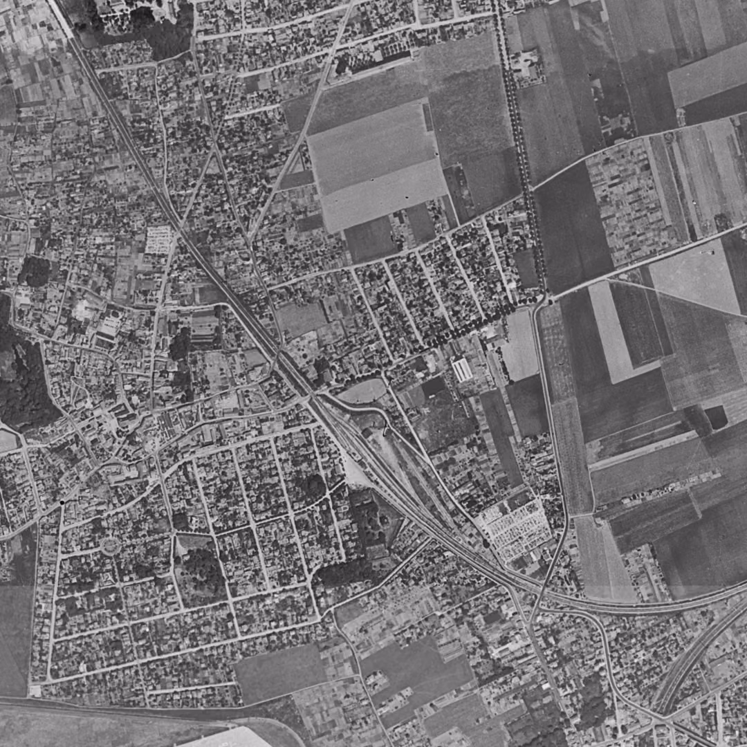 Orly en 1949, le centre vu du ciel, au même cadrage