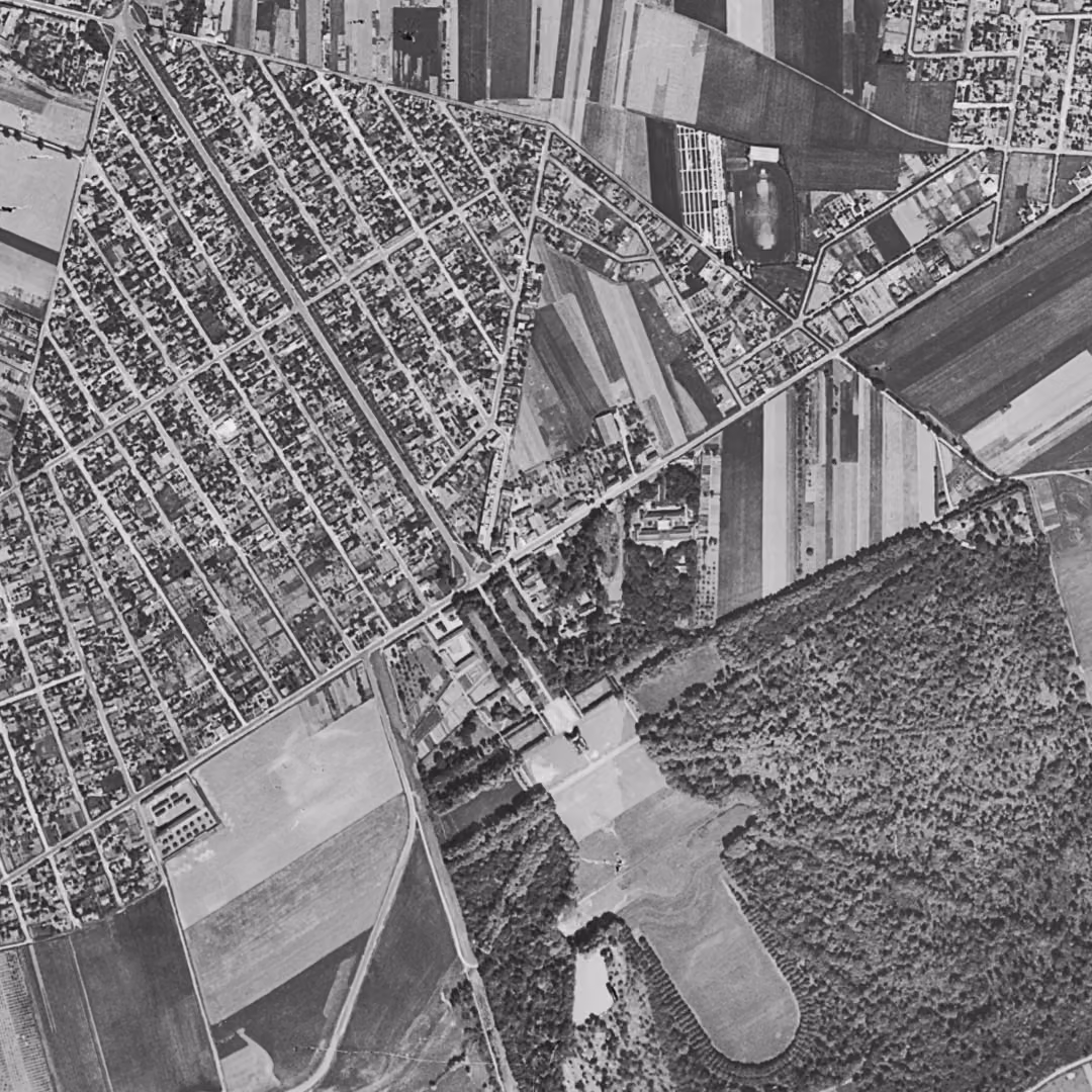 Ormesson-sur-Marne en 1949, le centre vu du ciel, au même cadrage