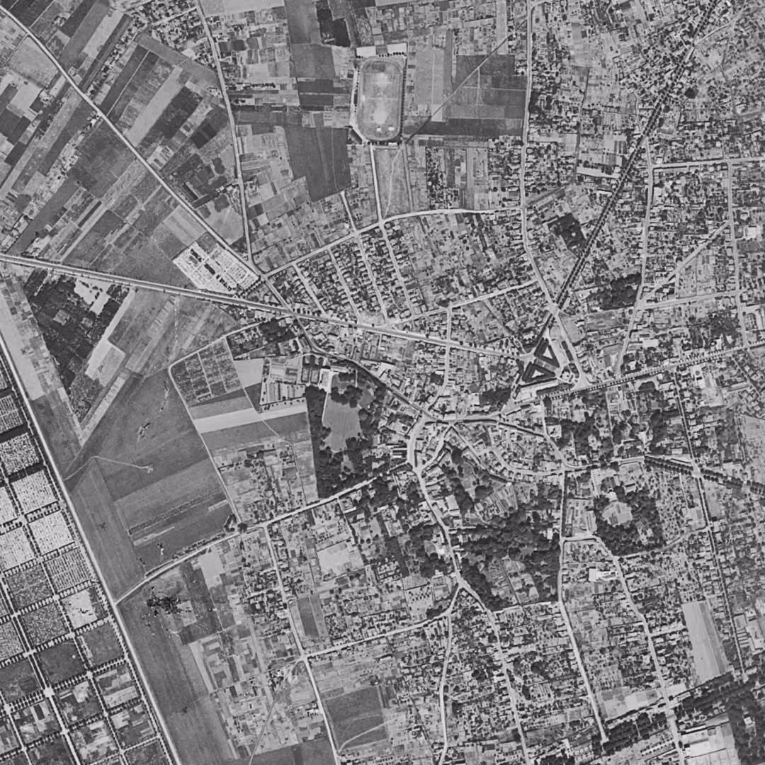Thiais en 1949, le centre vu du ciel, au même cadrage