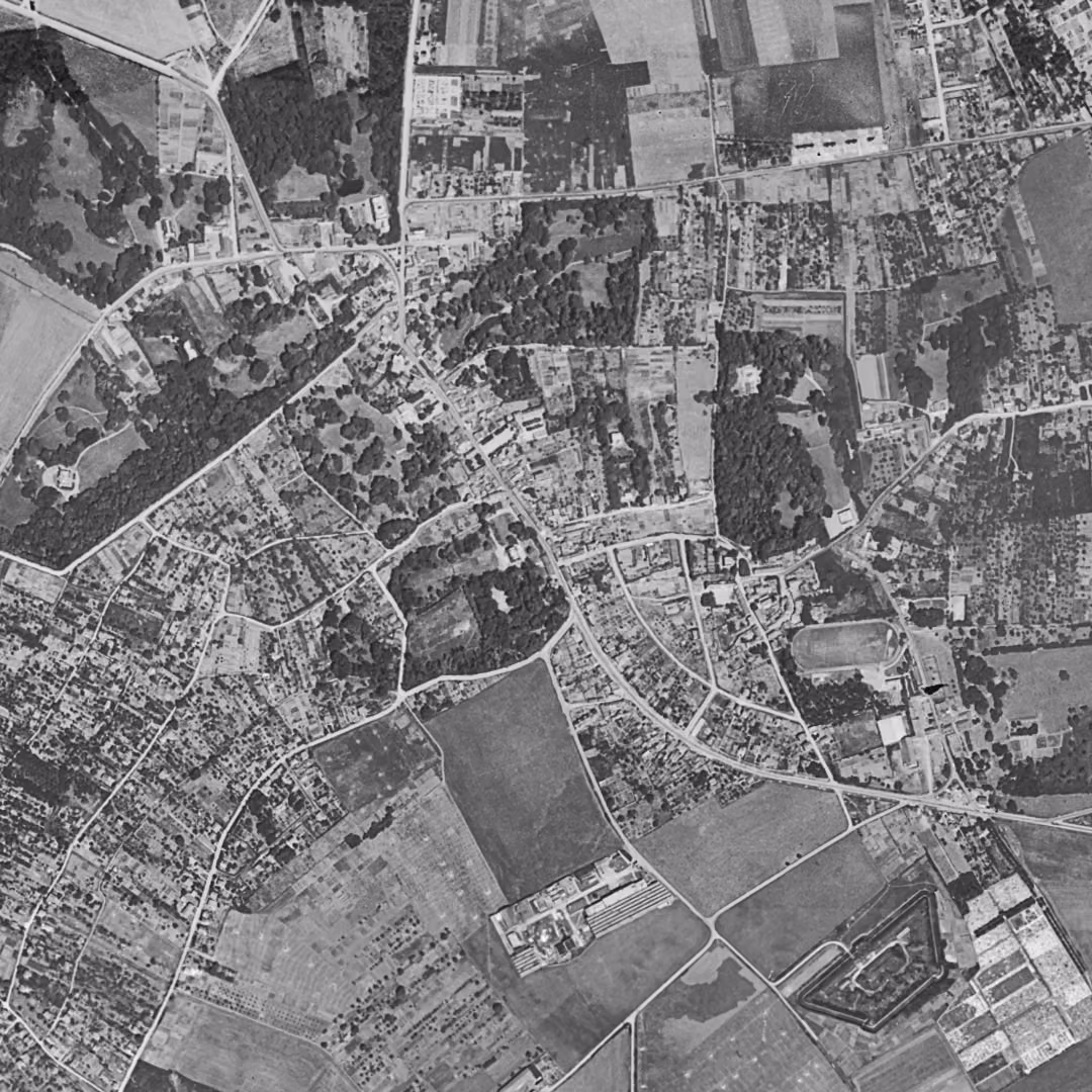 Valenton en 1949, le centre vu du ciel, au même cadrage
