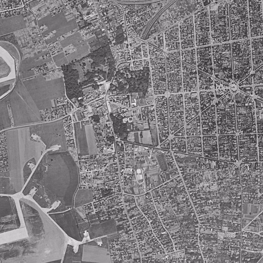 Villeneuve-le-Roi en 1949, le centre vu du ciel, au même cadrage