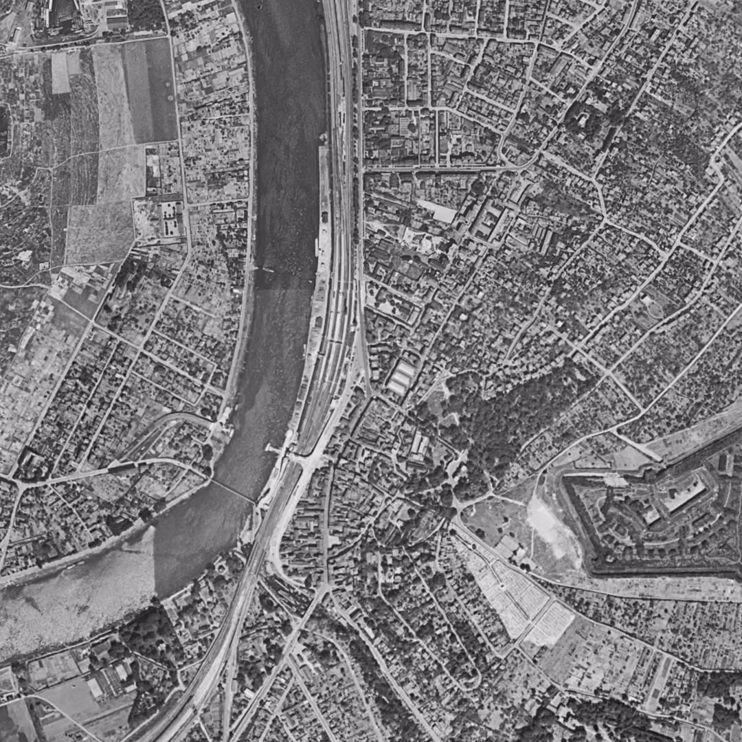 Villeneuve-Saint-Georges en 1949, le centre vu du ciel, au même cadrage