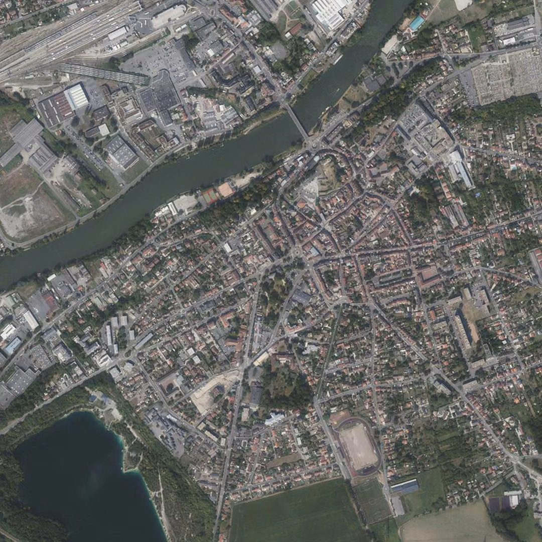 Beaumont-sur-Oise aujourd'hui, le centre vu du ciel