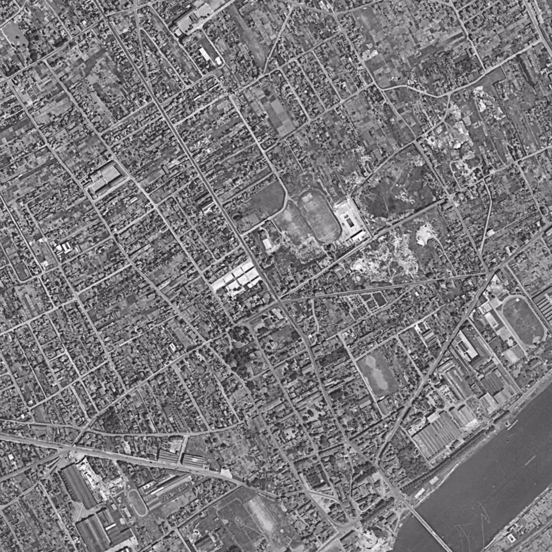 Bezons en 1949, le centre vu du ciel, au même cadrage