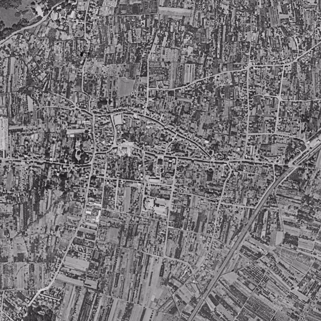 Deuil-la-Barre en 1949, le centre vu du ciel, au même cadrage