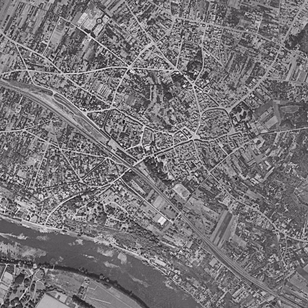 Herblay-sur-Seine en 1949, le centre vu du ciel, au même cadrage