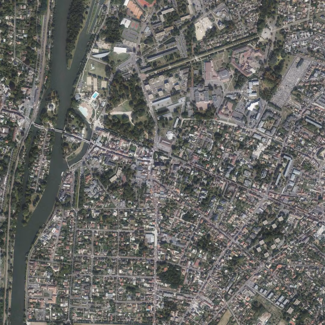 L'Isle-Adam aujourd'hui, le centre vu du ciel