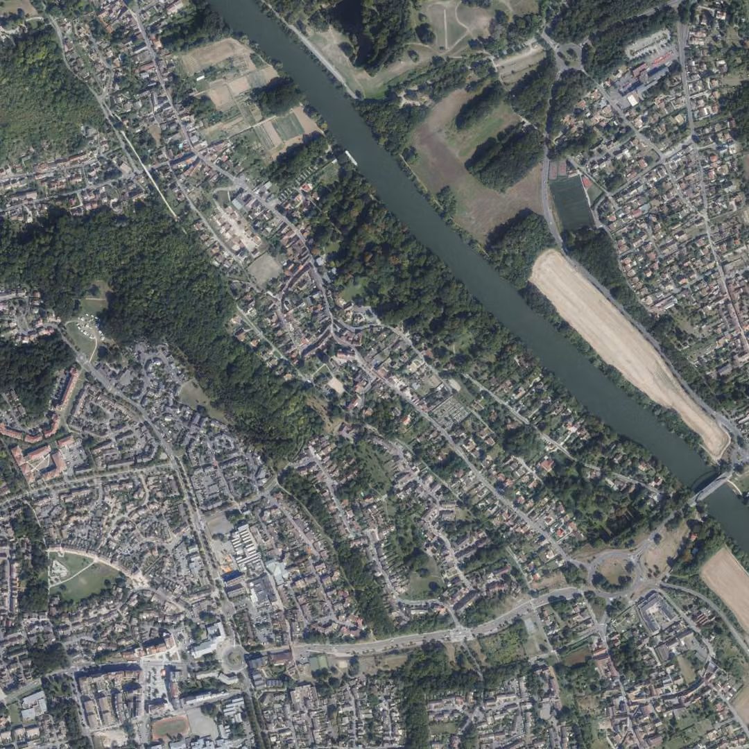 Jouy-le-Moutier aujourd'hui, le centre vu du ciel