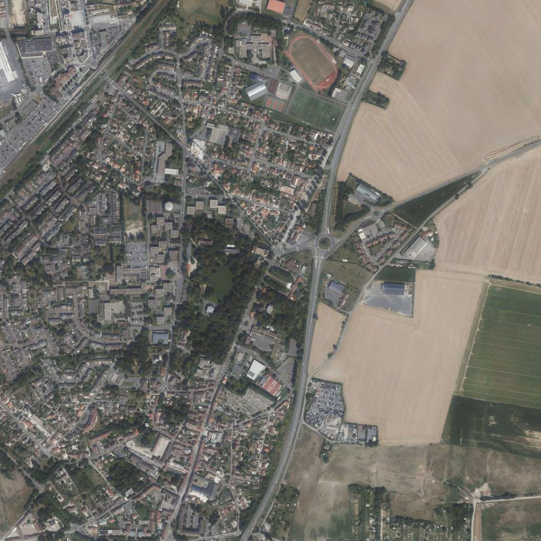 Louvres aujourd'hui, le centre vu du ciel