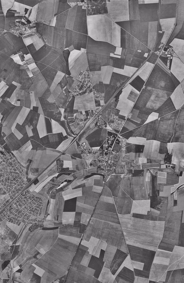 Louvres en 1949, le territoire vu du ciel, au même cadrage