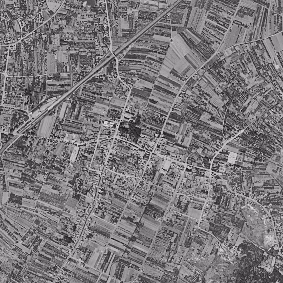 Montmagny en 1949, le centre vu du ciel, au même cadrage