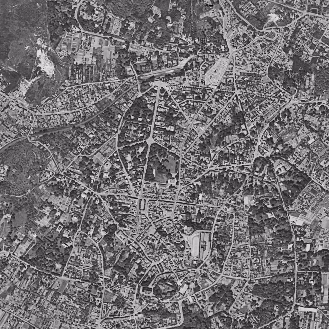 Montmorency en 1949, le centre vu du ciel, au même cadrage