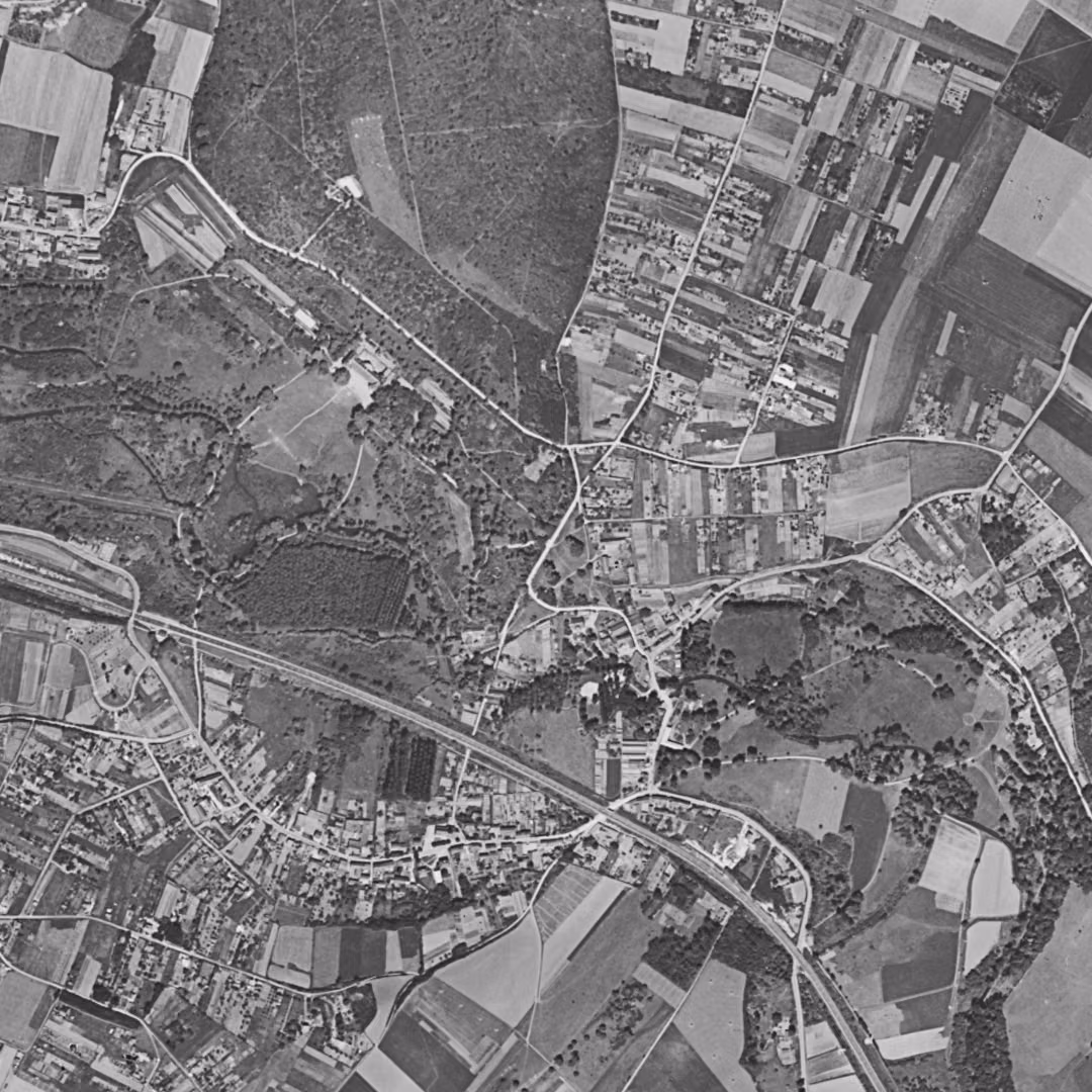 Osny en 1949, le centre vu du ciel, au même cadrage