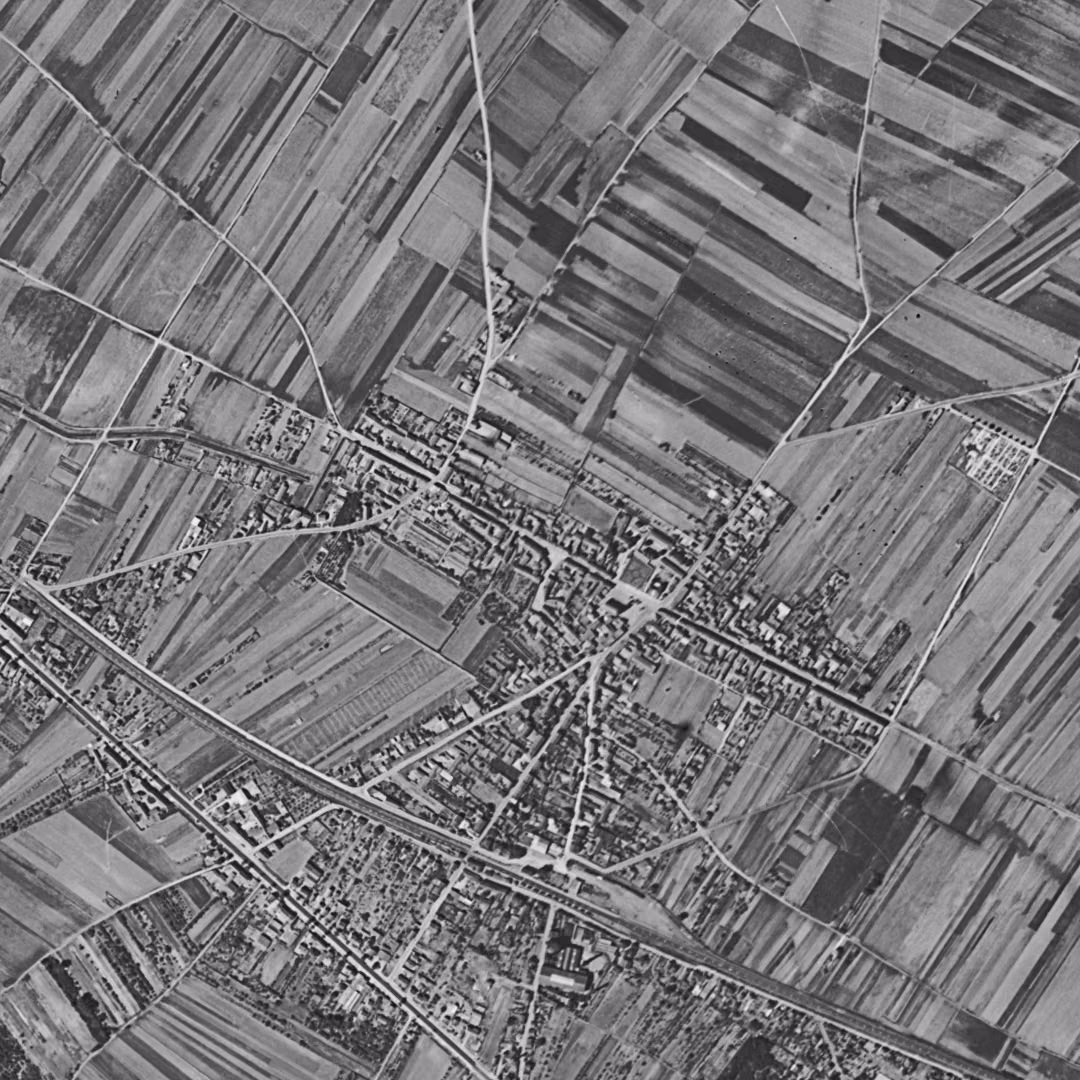 Pierrelaye en 1949, le centre vu du ciel, au même cadrage