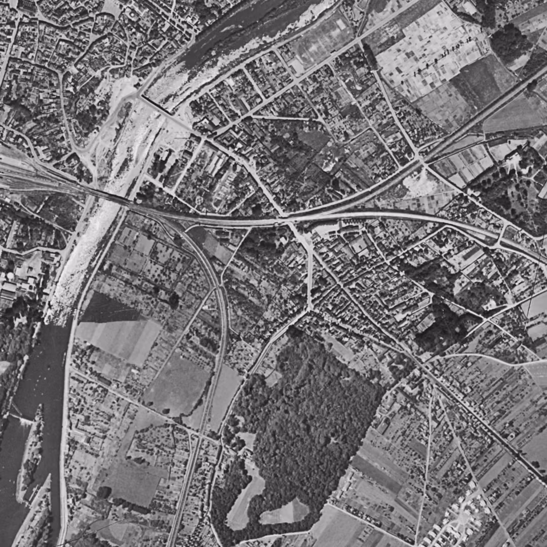 Saint-Ouen-l'Aumône en 1949, le centre vu du ciel, au même cadrage