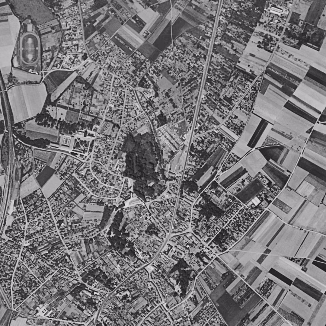 Sarcelles en 1949, le centre vu du ciel, au même cadrage
