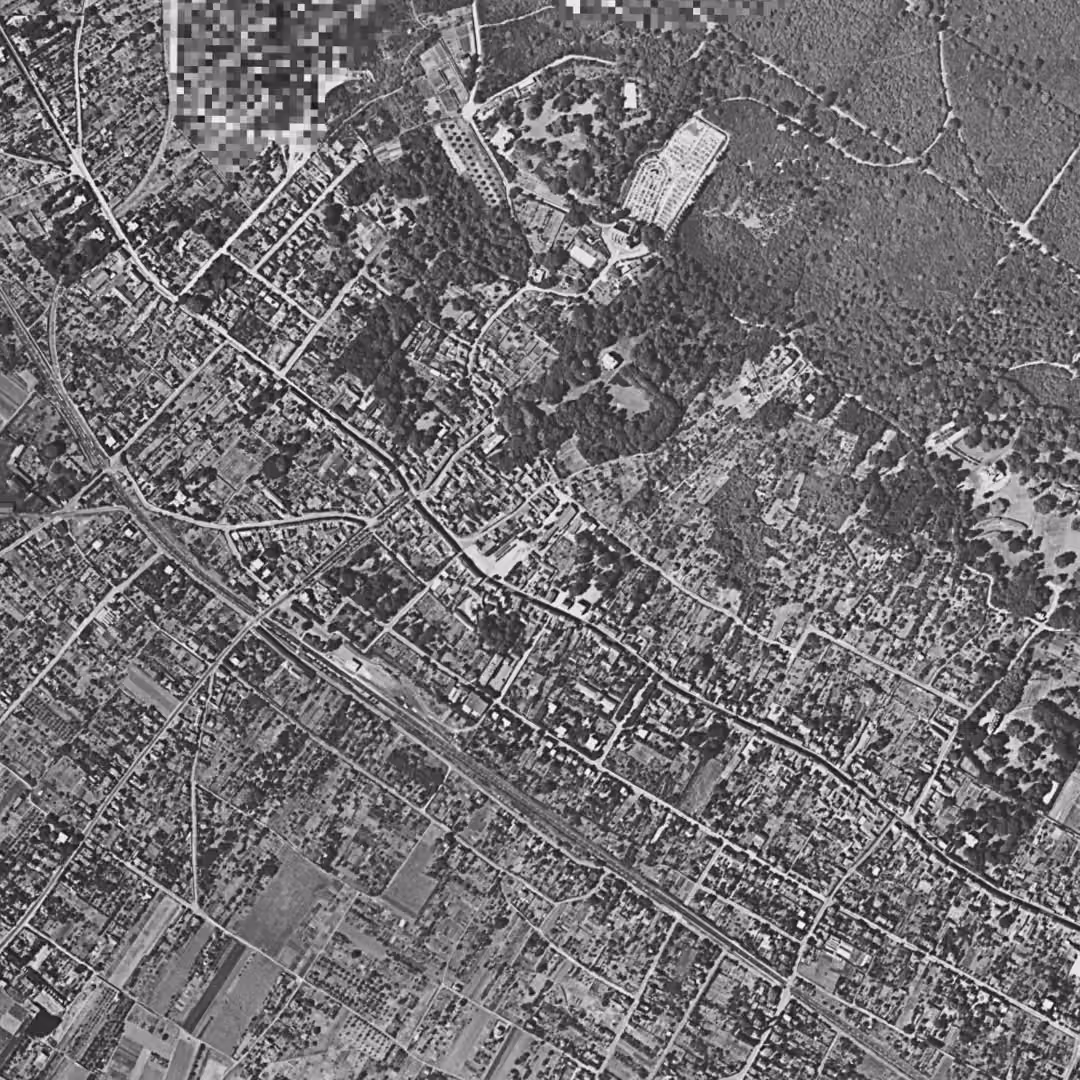 Taverny en 1949, le centre vu du ciel, au même cadrage