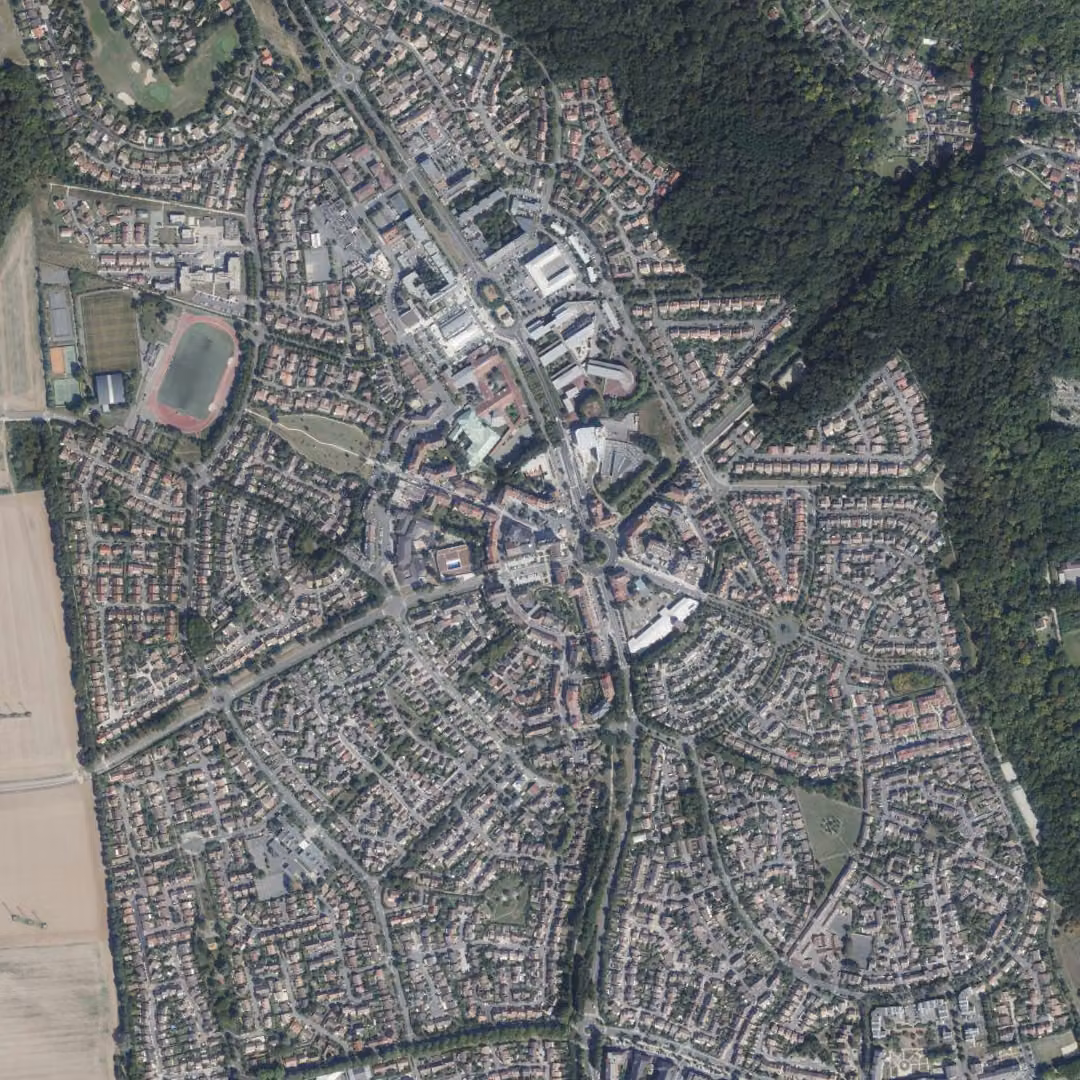 Vauréal aujourd'hui, le centre vu du ciel