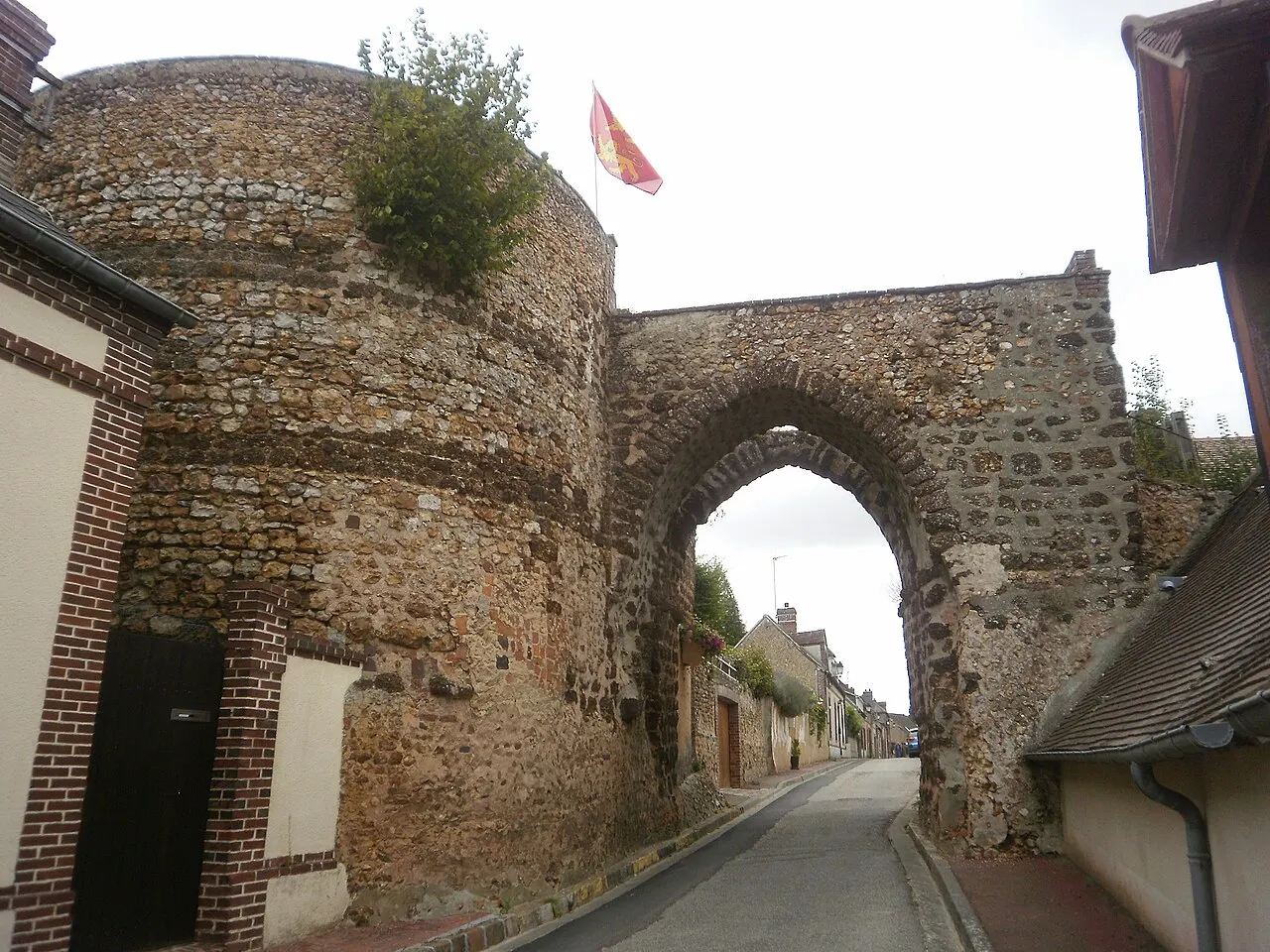 Ancienne porte fortifiée