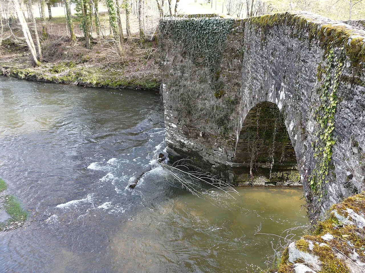 Pont de Laveyra sur l’Auvézère