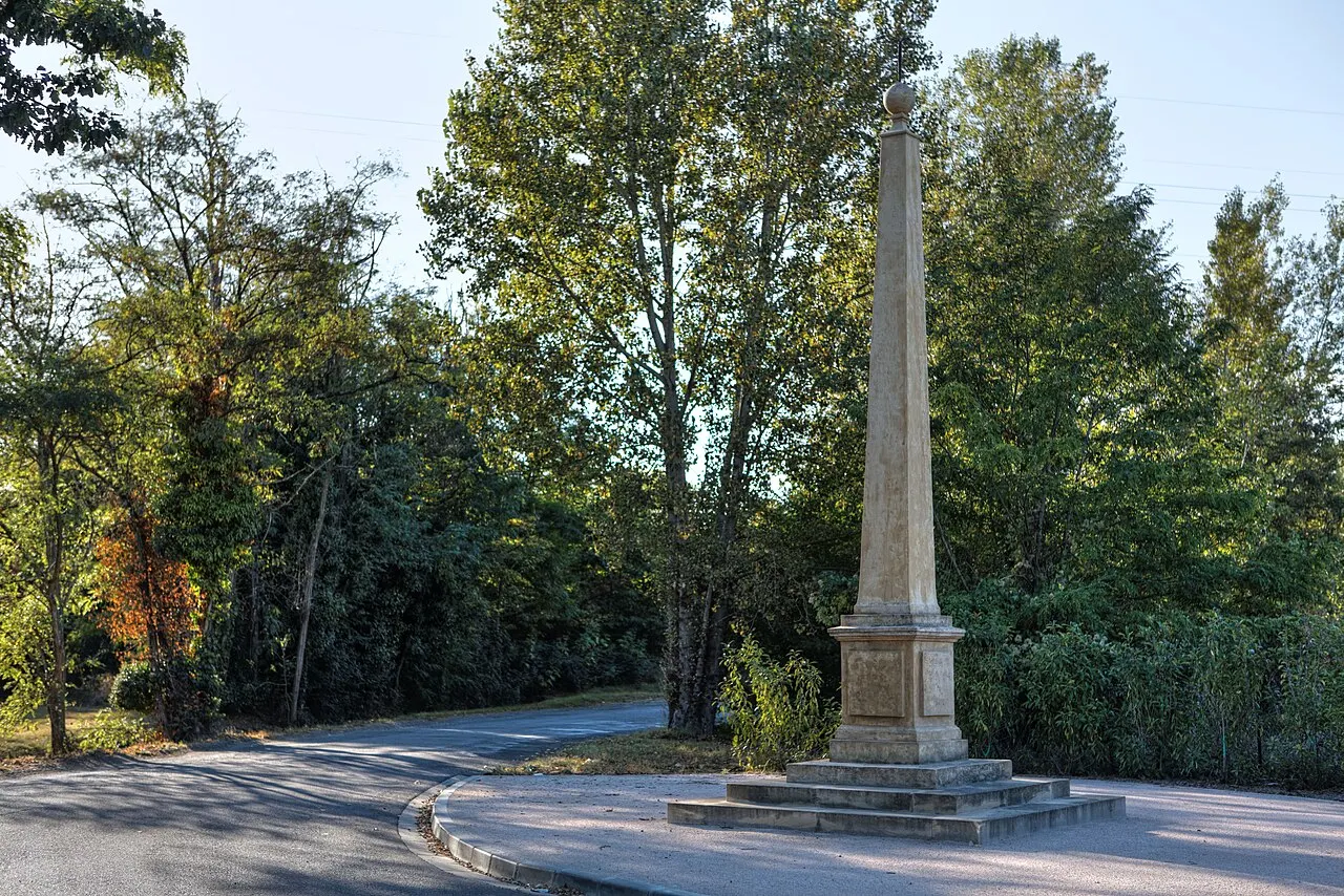 Pyramide marquant la limite entre la Guyenne et le Languedoc