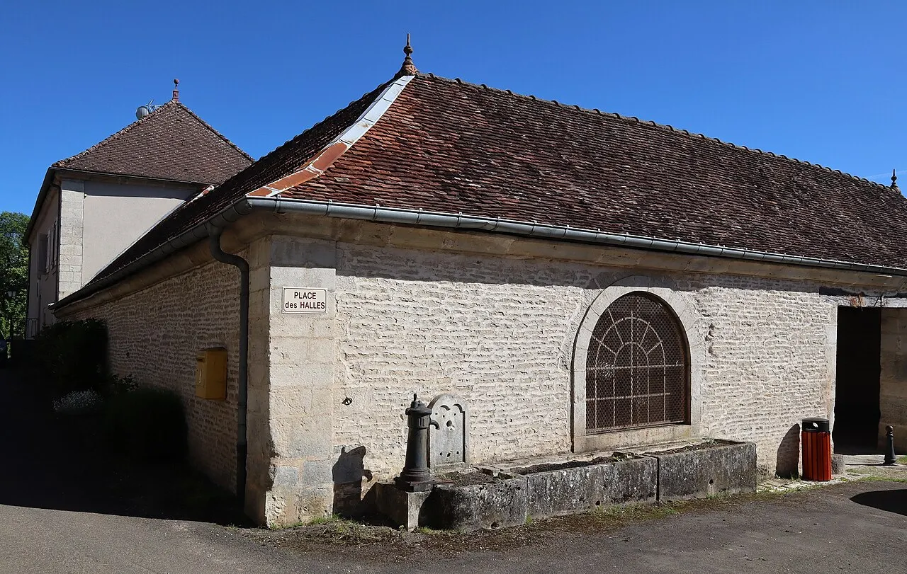 Les halles de Montsaugeon